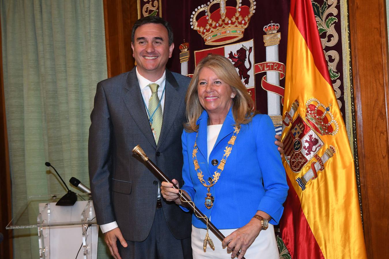 Así transcurrió el acto de la nueva configuración del ayuntamiento de Marbella donde Ángelez Muñoz fue reconocida como alcaldesa.