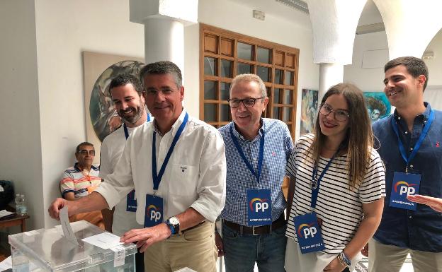 El candidato del PP, José Alberto Armijo, votando el pasado 26 de mayo. 