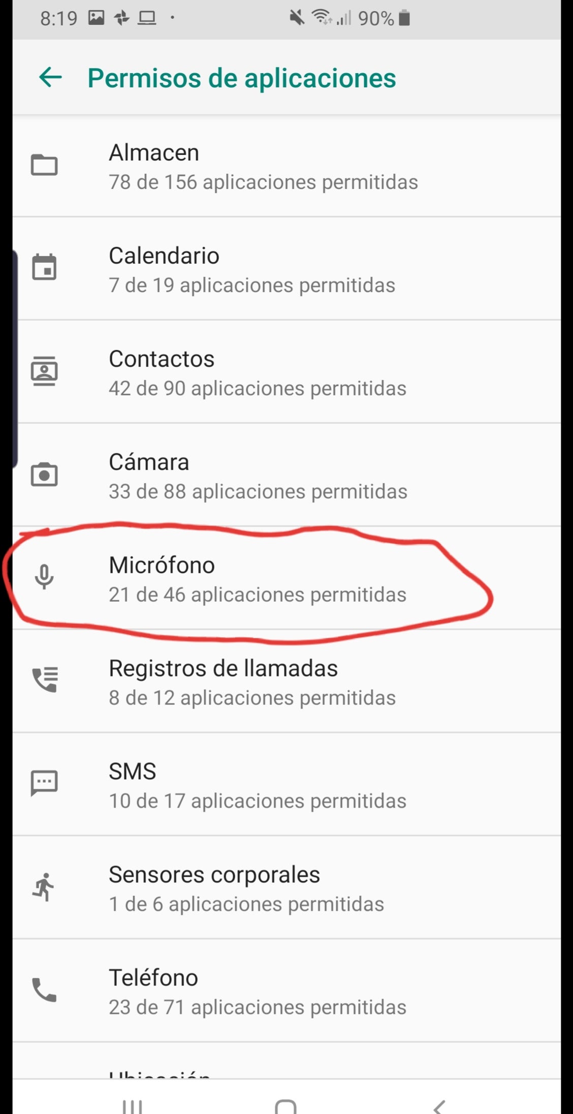 Imagen secundaria 1 - En Ajustes del teléno buscamos 'permisos de aplicación' y ahí podemos ver todas las apps a las que hemos dado consentimiento para usar nuestro micrófono.