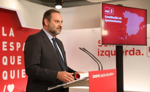 El secretario de Organización del PSOE y ministro de Fomento en funciones, José Luis Ábalos, en rueda de prensa.