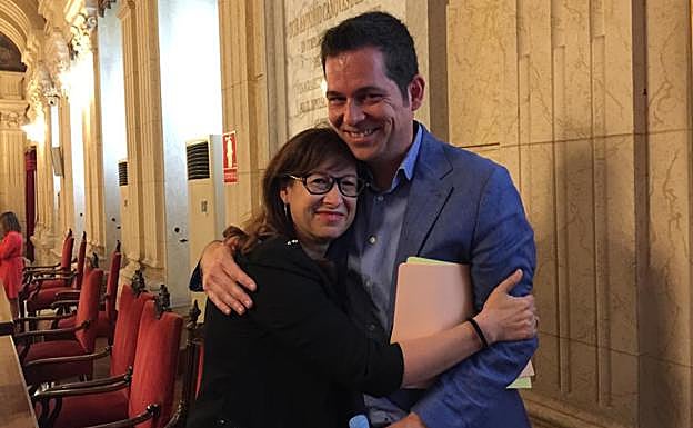 Del Corral se despedía de Carballo el último día de pleno.