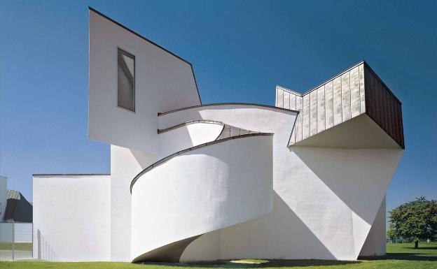 Frank Gehry firma el Vitra Museum Design. 