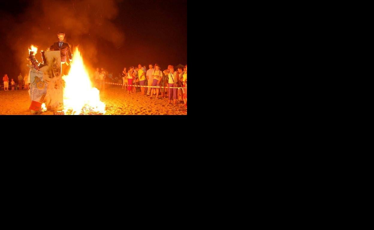 «Júa» en una hoguera de San Juan de 2018. 