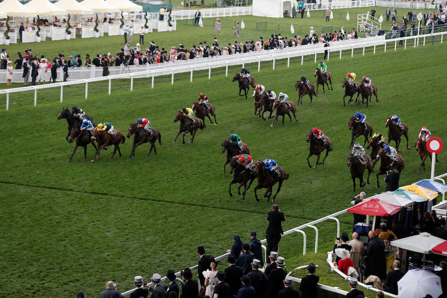 El Festival de carreras de caballos Royal Ascot, uno de los eventos deportivos y sociales más esperados del año en Inglaterra. Un evento que siempre acoge las pamelas más atrevidas. 