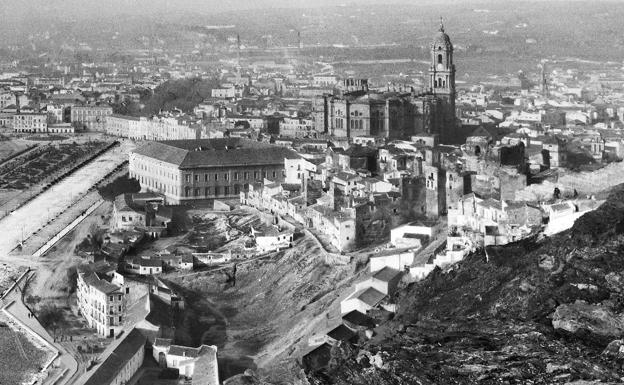 Vista desde Gibralfaro, hacia 1910. Fondo Thomas, Archivo Histórico del Instituto de Estudios Fotográficos de Cataluña. Reproducción a partir del negativo en placa de cristal