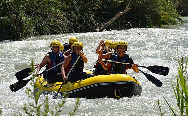 Rafting en el río Genil con Ocio Aventura Cerro Gordo.