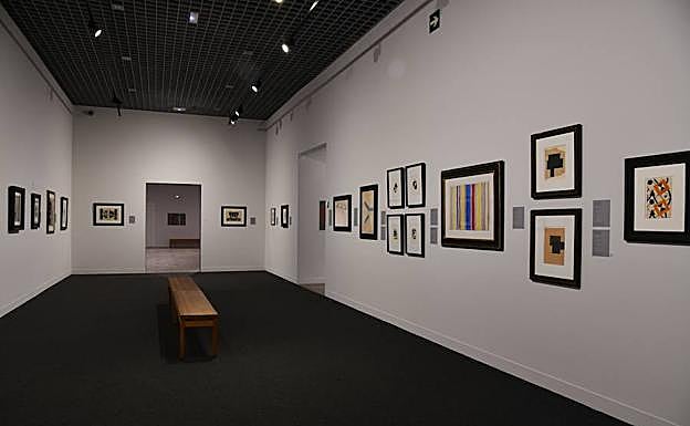 Exposición de obras de artistas rusas en la Colección del Museo Ruso. 