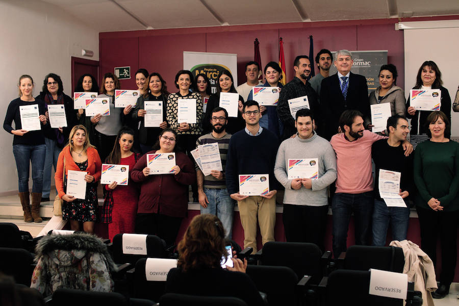 Entrega de certificados a los primeros grupos del plan Habla Idiomas. 