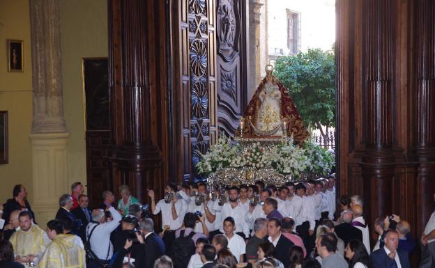 La Virgen de Araceli ya protagonizó el rosario de las hermandades de gloria en 2012. 