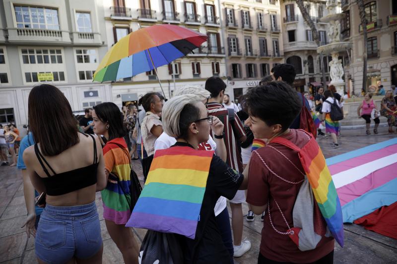 Fotos: Concentración reivindicativa del Orgullo LGTBI en Málaga