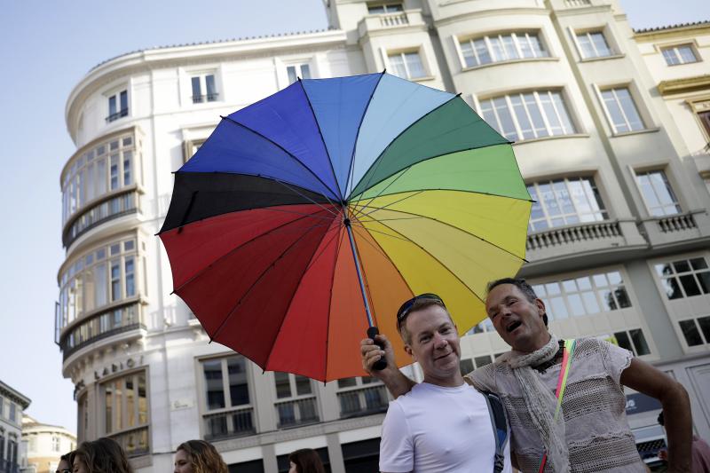 Fotos: Concentración reivindicativa del Orgullo LGTBI en Málaga
