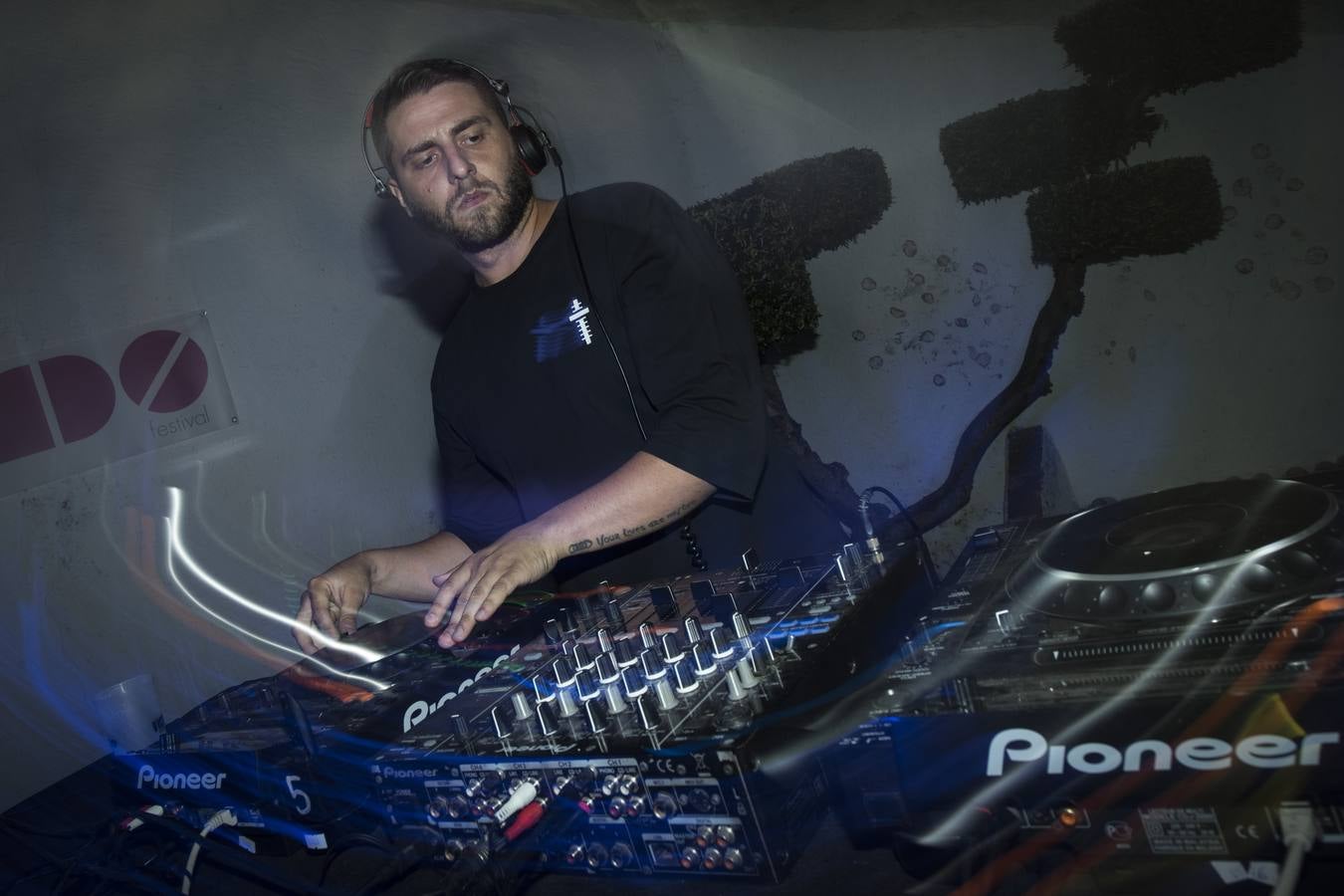 Los amantes del 'indie' toman el municipio de Ojén en la duodécima edición de su festival. Imagen de la jornada del viernes