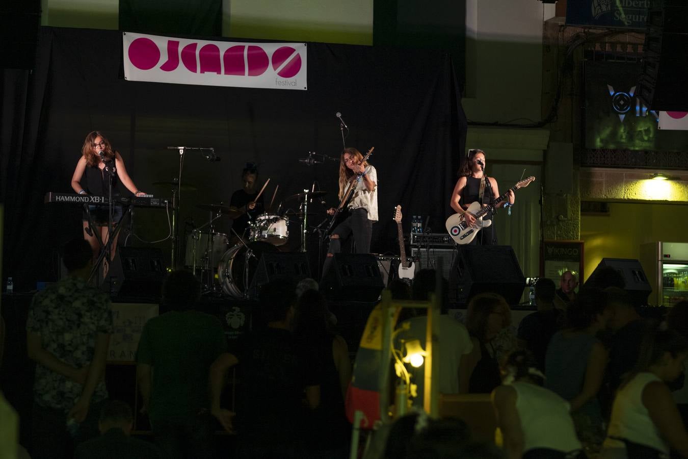 Los amantes del 'indie' toman el municipio de Ojén en la duodécima edición de su festival. Imagen de la jornada del viernes