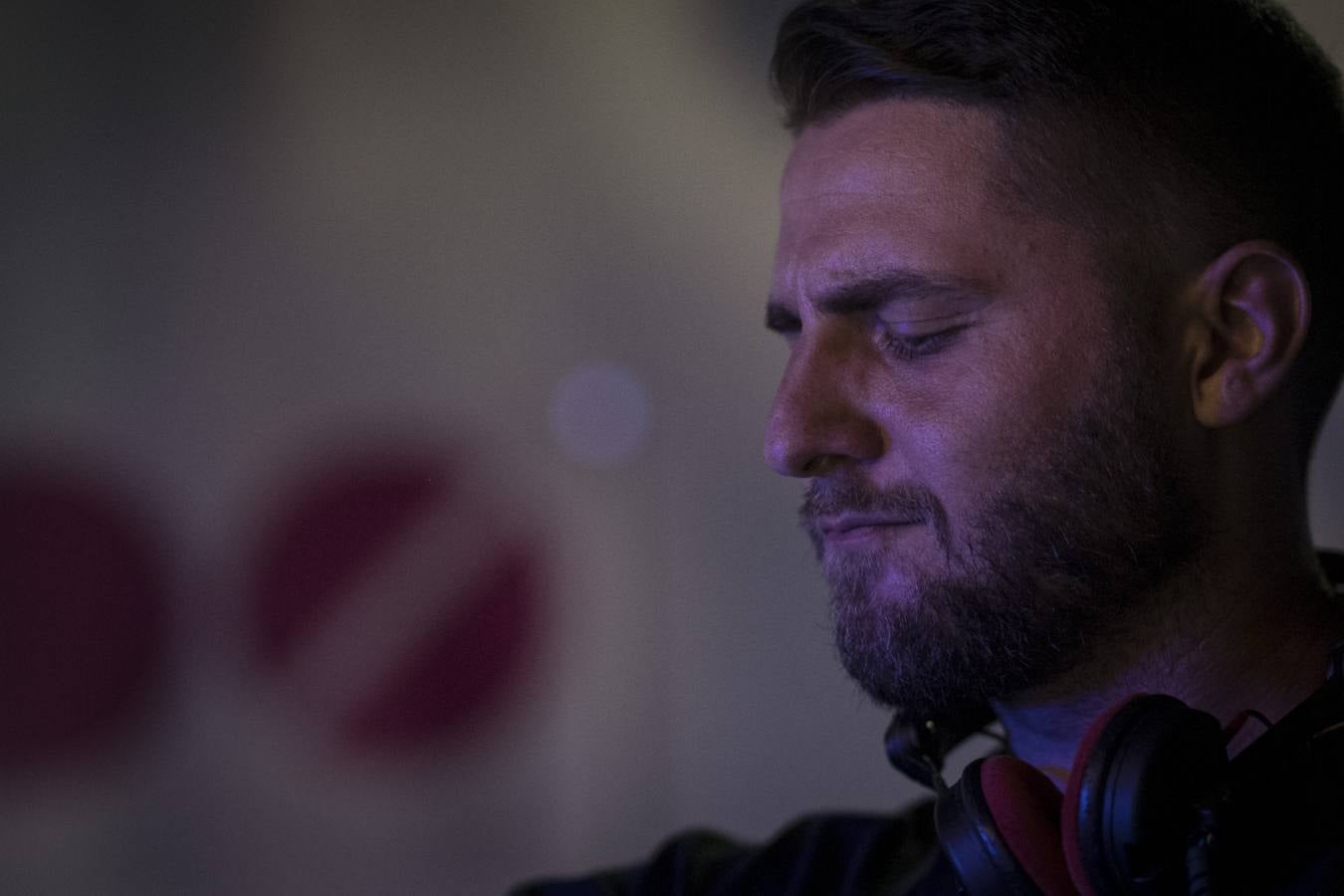 Los amantes del 'indie' toman el municipio de Ojén en la duodécima edición de su festival. Imagen de la jornada del viernes