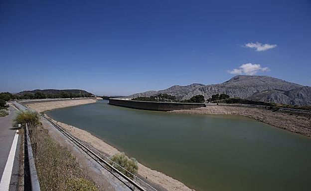 Embalse superior, donde se almacena el agua hasta que se deja caer para producir electricidad. 