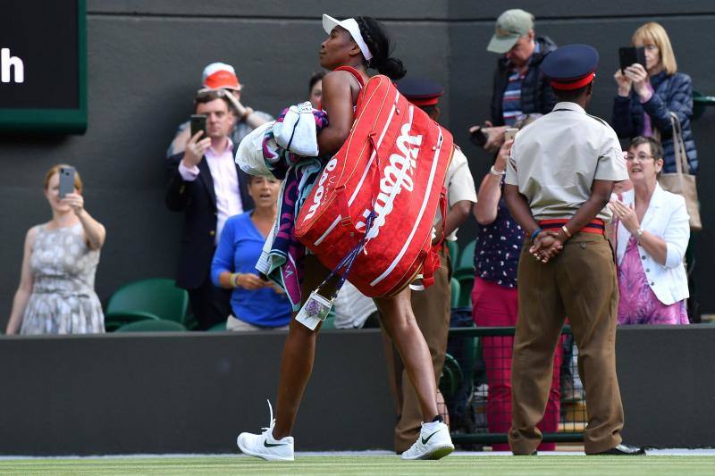 La estadounidense Cori Gauff, de 15 años, casi no podía creerse haber derrotado a la quíntuple campeona Venus Williams , pero, recuperada de la emoción, no ocultó su ambición de ganar Wimbledon.