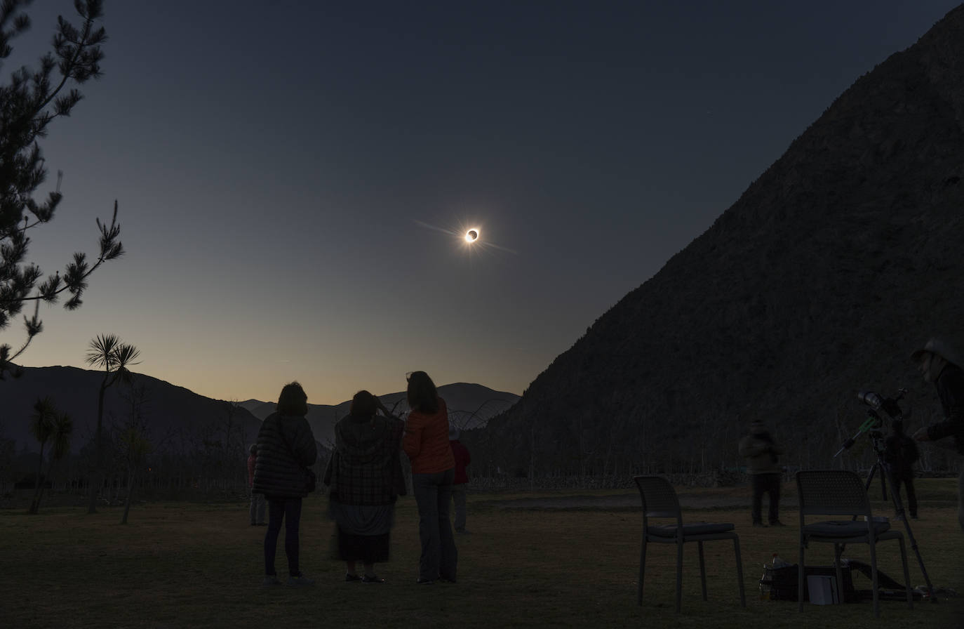 Fotos: En imágenes, el espectacular eclipse que oscureció Sudamérica