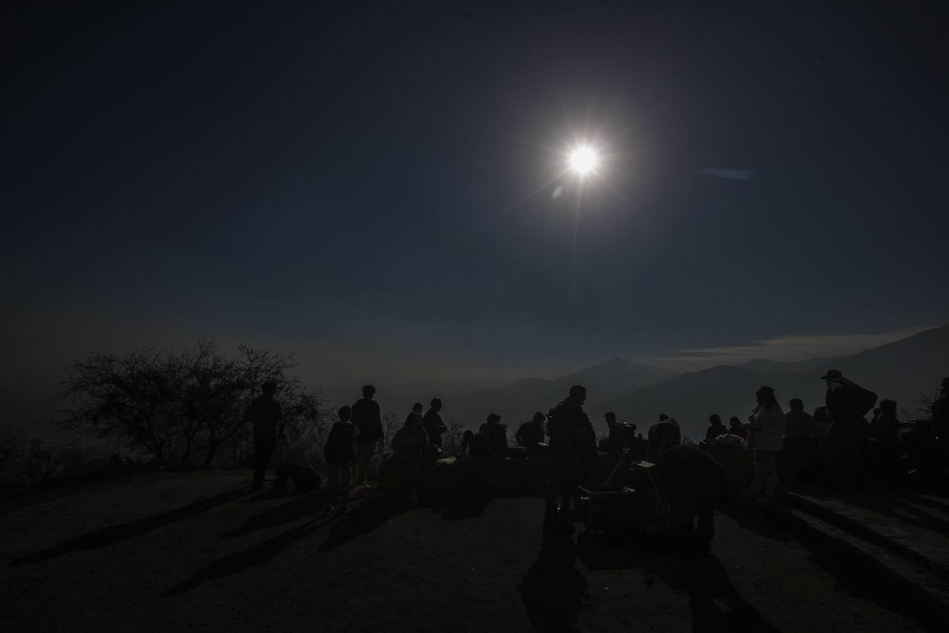 Fotos: En imágenes, el espectacular eclipse que oscureció Sudamérica