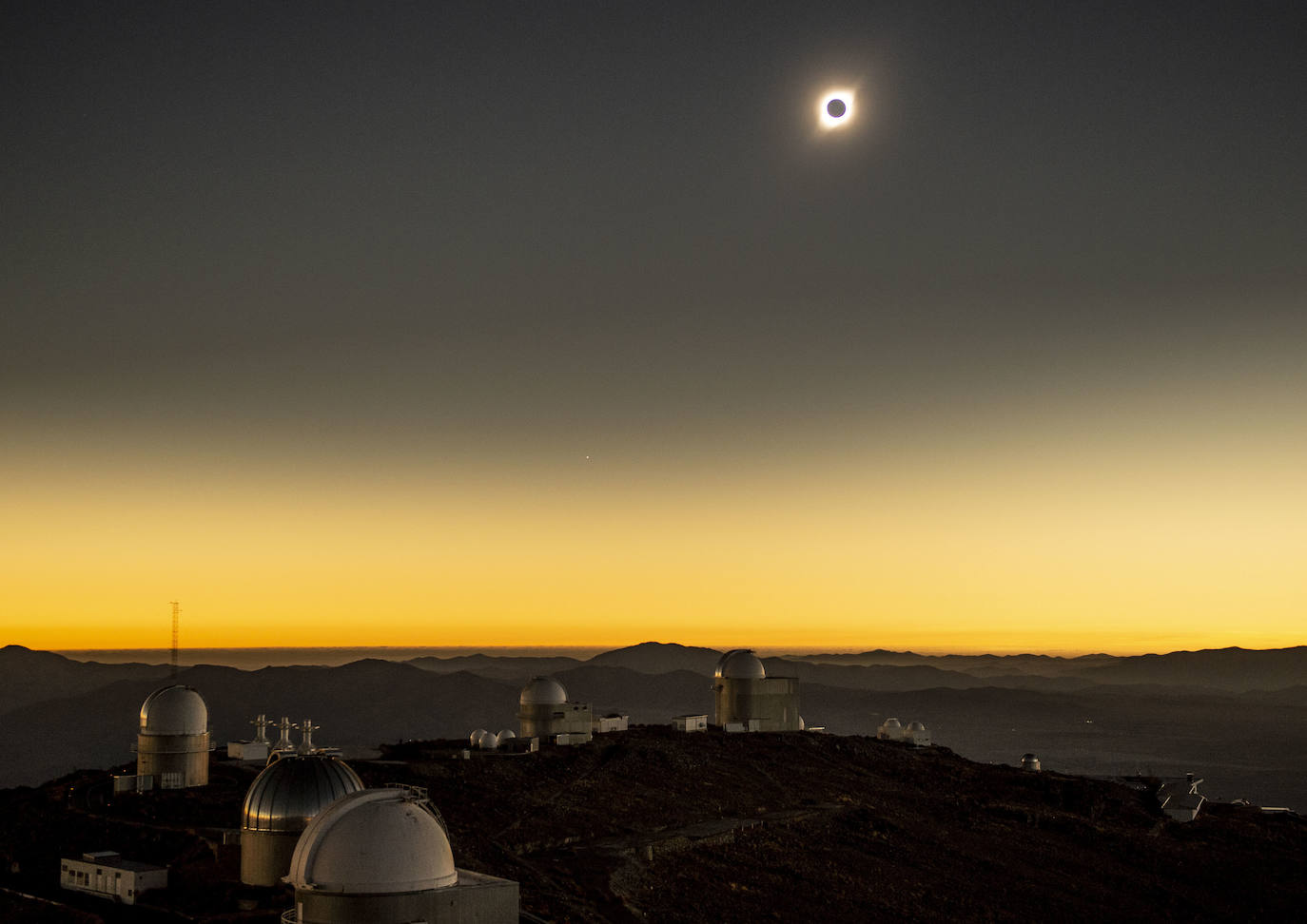 Fotos: En imágenes, el espectacular eclipse que oscureció Sudamérica