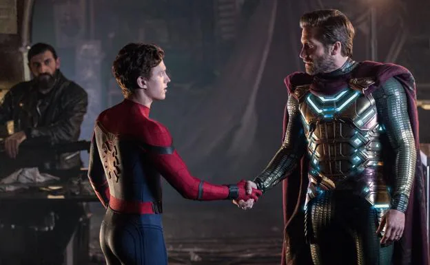 Tom Holland y Jake Gyllenhaal en 'Spider-Man: Lejos de casa'.
