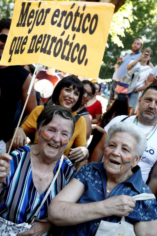 Fotos: Celebración superlativa y multicolor del Orgullo LGTBI en Madrid