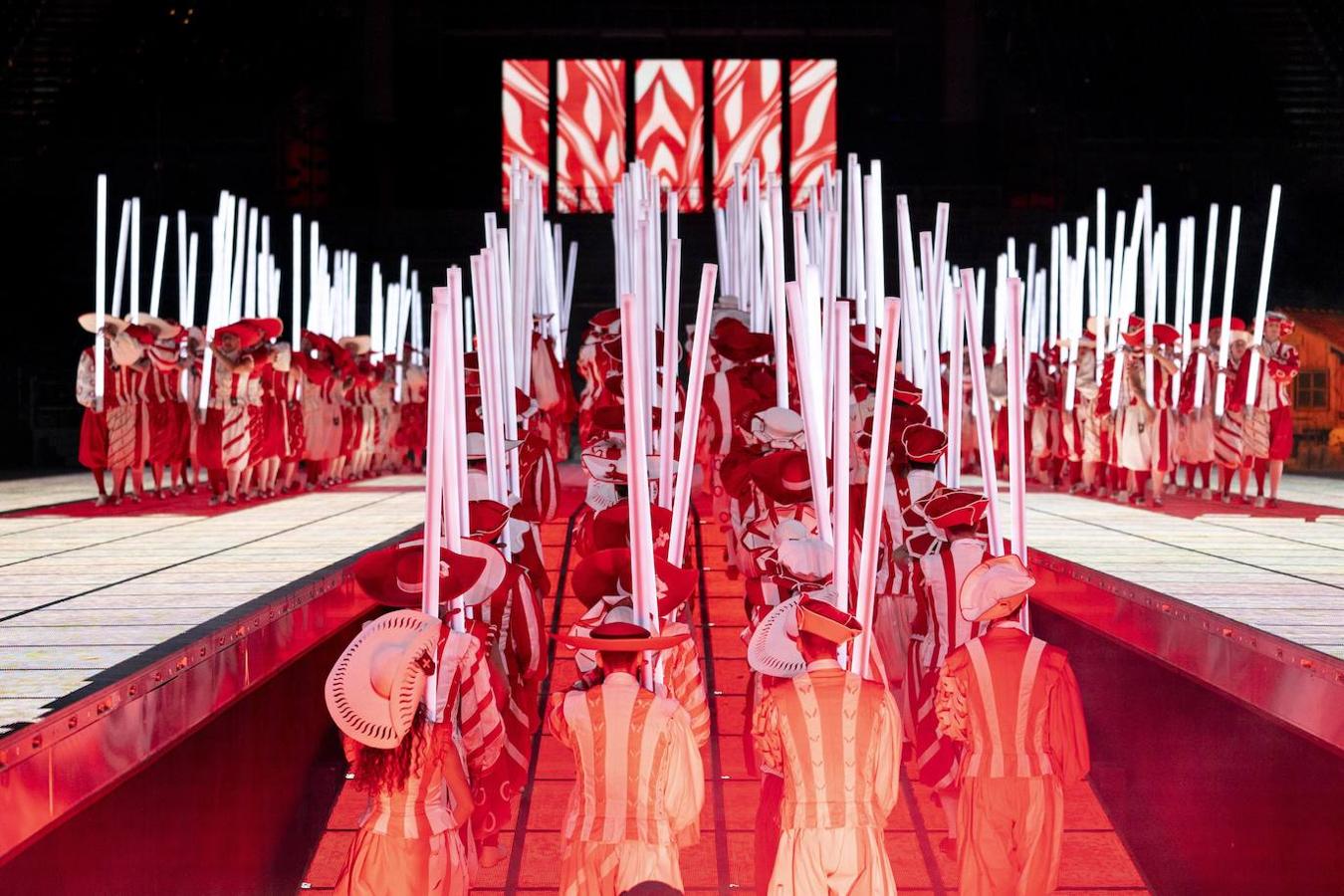 Los espectáculos durante el ensayo de la 'Fete des Vignerons'(festival de viticultores) ayer en un estadio con capacidad para 20 mil espectadores en Vevey, Suiza. El festival ha sido organizado en Vevey, aproximadamente cada 25 años, por la hermandad de viticultores desde 1979. El evento celebrará del 18 de julio al 11 de agosto.