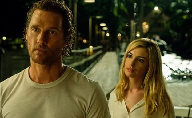 Matthew McConaughey y Anne Hathaway en 'Serenity'.