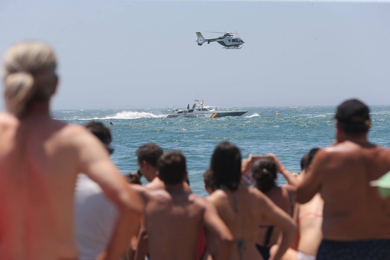 Una treintena de aeronaves participan en la exhibición, que cuenta este año como novedad con el Harrier de la Armada.