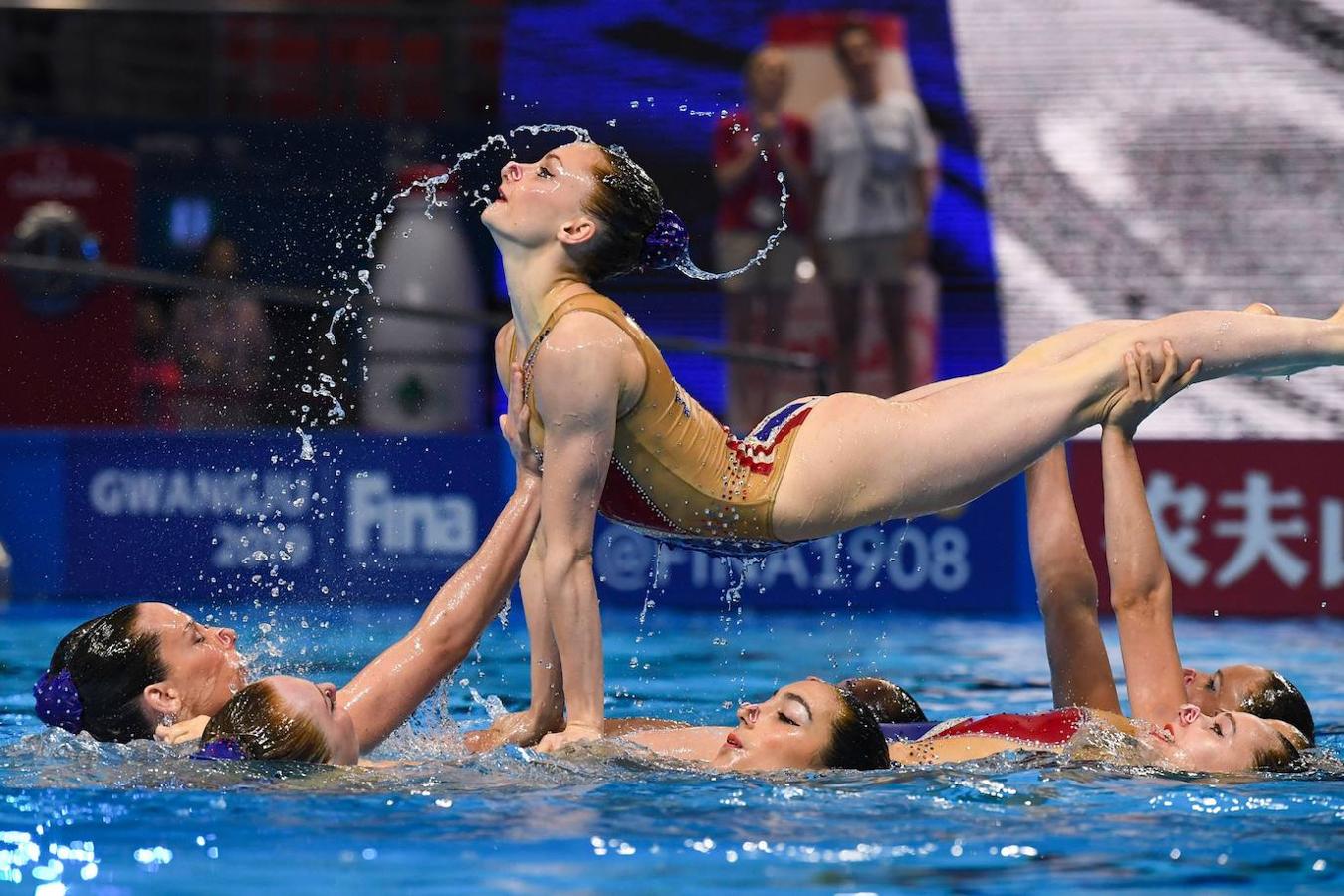 Bajo el lema «Dive into peace» ha arrancado el 18º Campeonato Mundial de la Federación Internacional de Natación (FINA). 