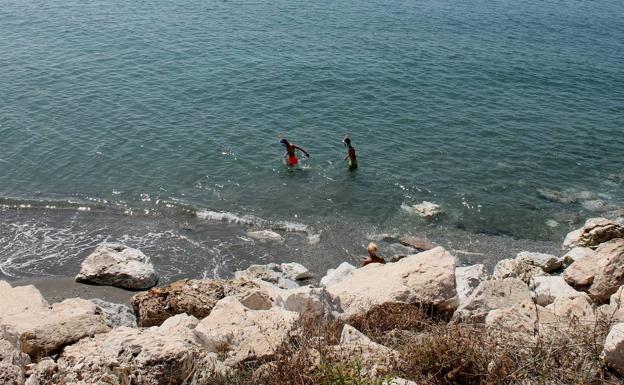 El buceo es una de las opciones para el disfrute en esta cala
