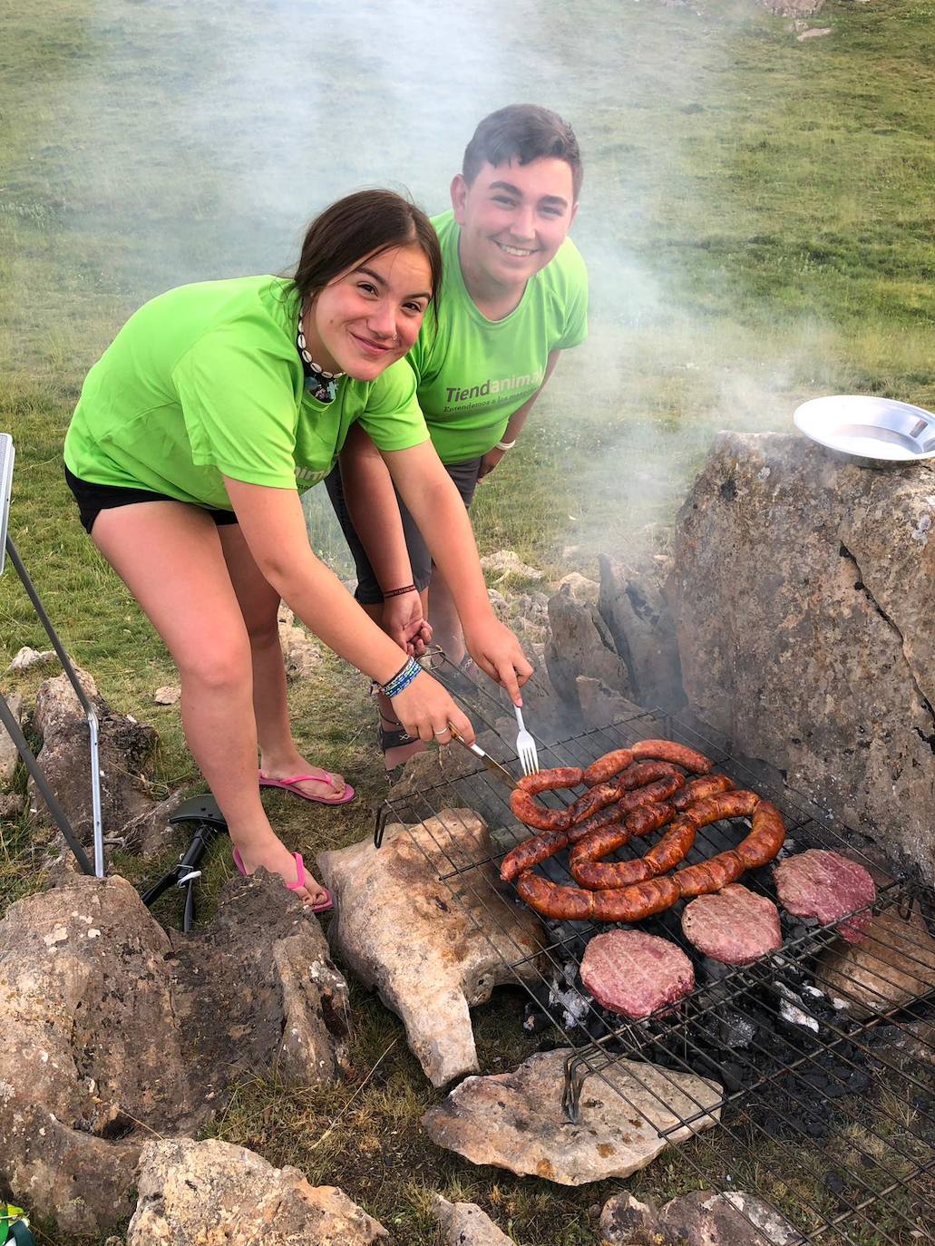 Cinco jóvenes malagueños que han superado el cáncer concluyen la 'Primera Aventura Trashumante entre Lobos y Mastines'