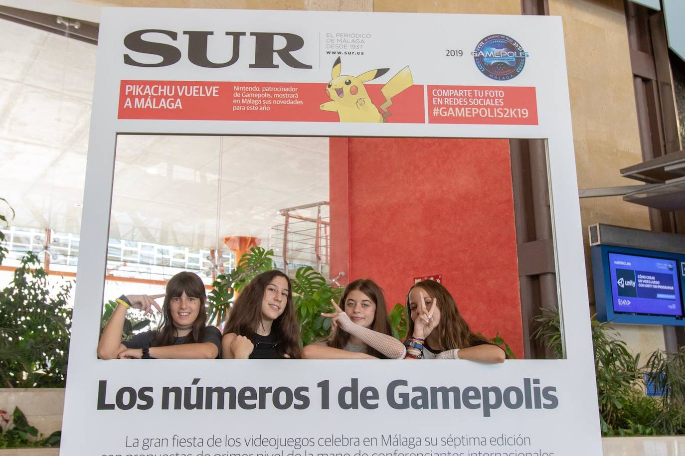 Las mejores imágenes de los participantes de Gamepolis en la portada especial de SUR. 