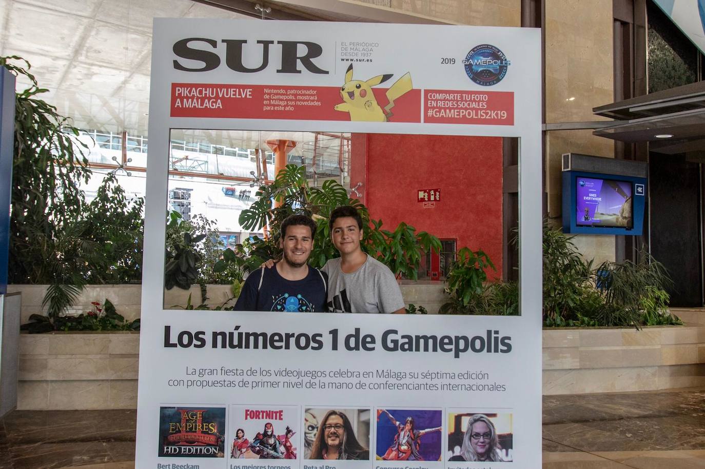 Las mejores imágenes de los participantes de Gamepolis en la portada especial de SUR. 
