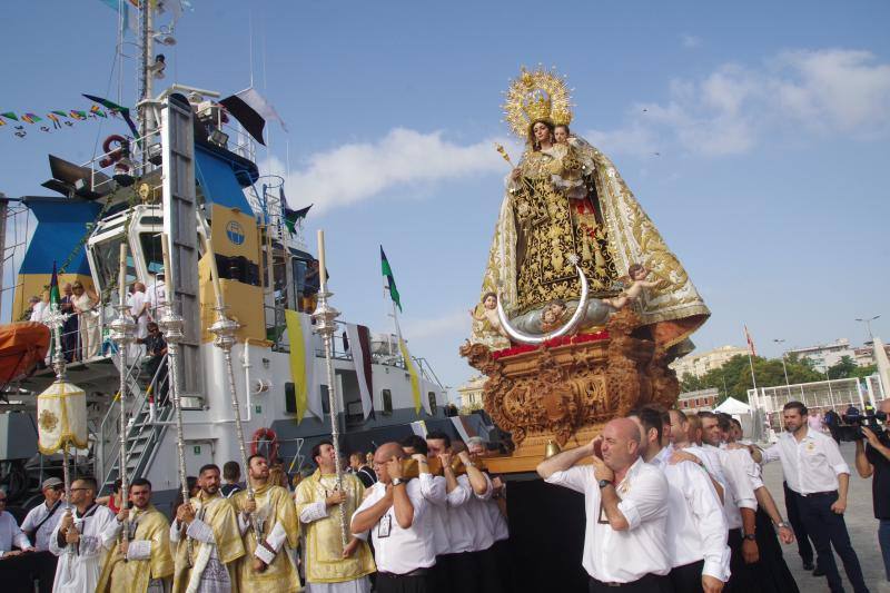 Traslado de la Virgen del Carmen desde su iglesia hasta el puerto de Málaga (domingo 21)