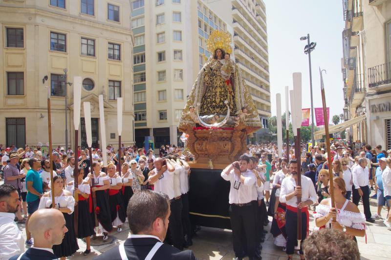 Traslado de la Virgen del Carmen desde su iglesia hasta el puerto de Málaga, este domingo 21