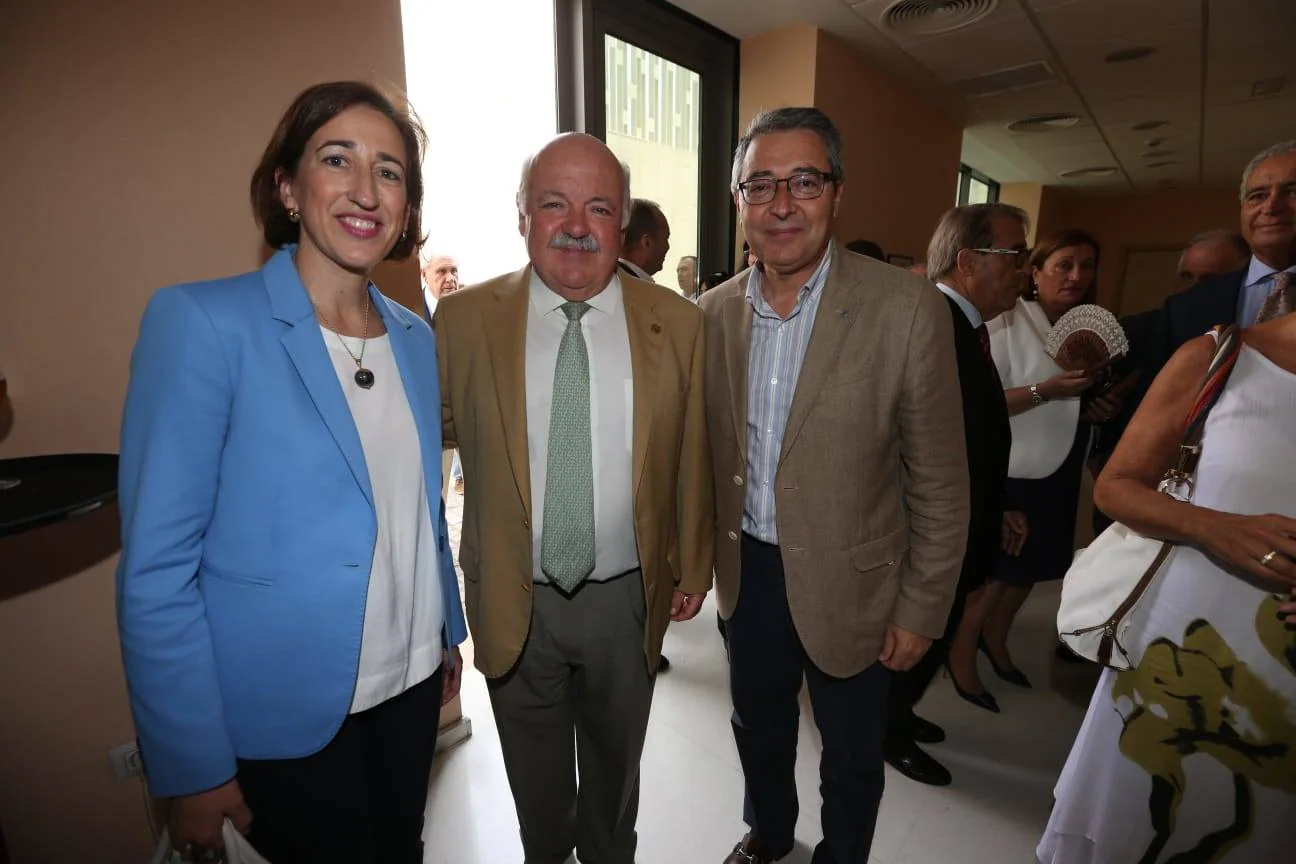 El responsable de Salud y Familias de la Junta de Andalucía ha protagonizado un encuentro-coloquio en el Hospital CHIP