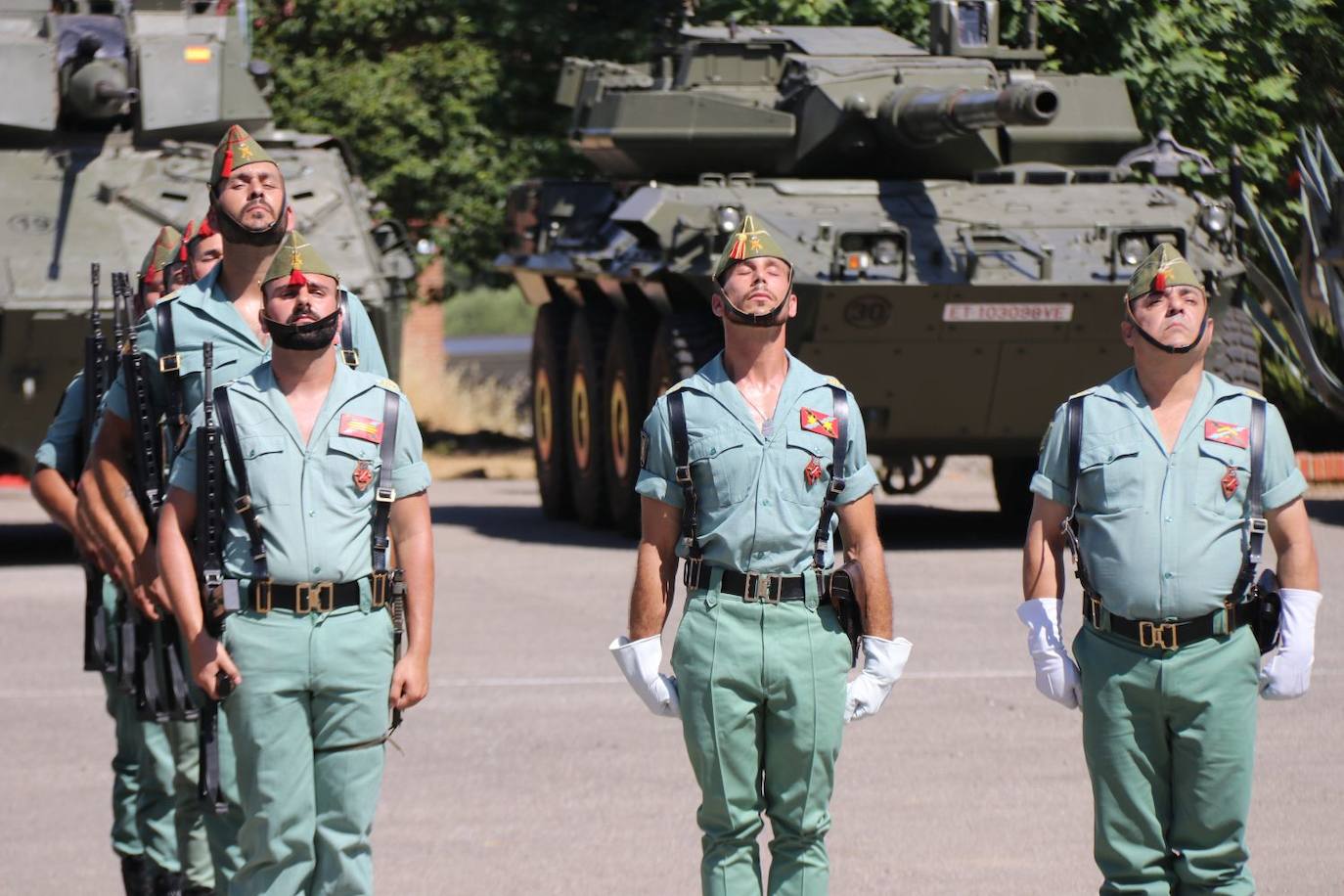 Se han entregado condecoraciones y los premio Capitán Sánchez Tirado y se ha puesto la corbata al guión del grupo de Caballería por su participación en la última operación en Mali.