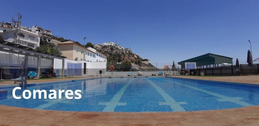 Precios: Menores 1.50 euros y adultos 2 euros. Horario: de 10.00 a 20.00 horas. Características: Otra piscina que deja este año el cloro. Es la primera temporada de esta piscina con agua salada. 