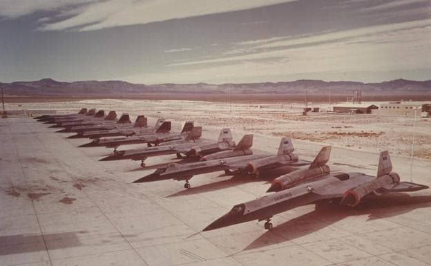 Imagen principal - El secreto. Aviones espía A-12 de la CIA en la base secreta de Nevada en los años 60. El Centro Alien del Área 51 y publicidad de un motel 'extraterrestre'. 