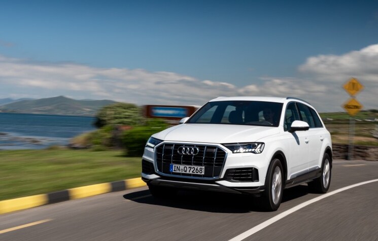 La segunda generación de uno de los todoterreno de mayor tamaño de Audi se actualiza. El nuevo Q7, ya a la venta, se caracteriza por una profunda actualización, con novedades tanto visuales como técnicas. 