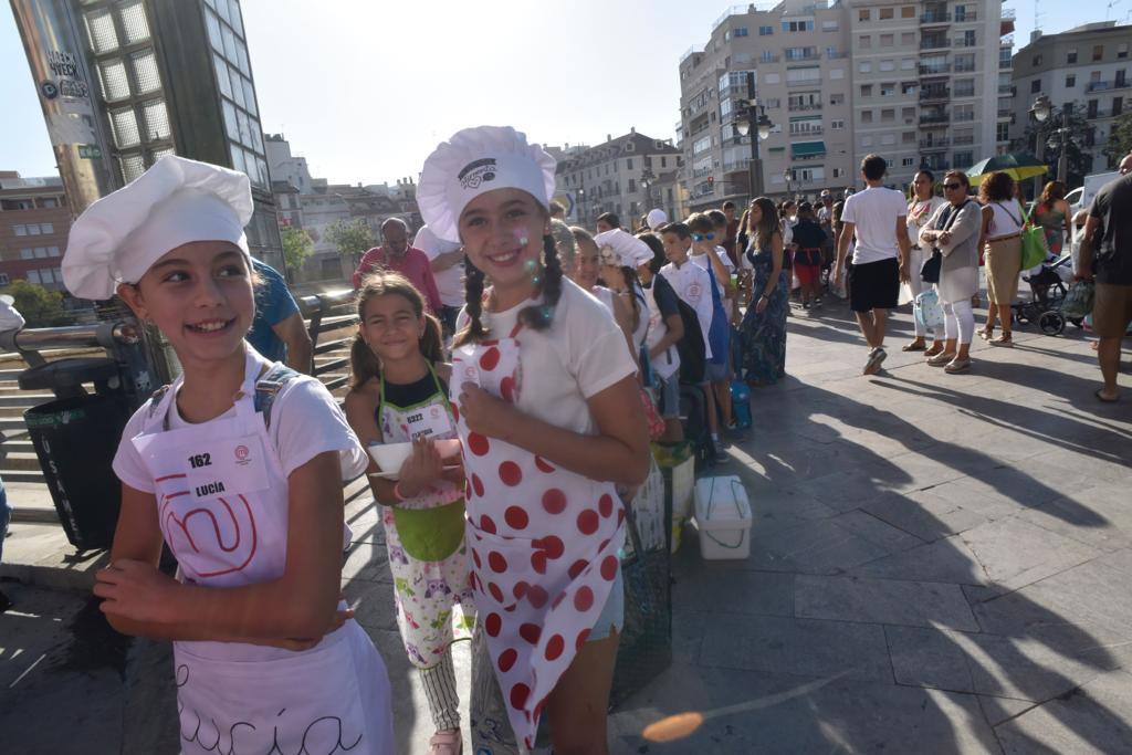 Una selección de los mejores chefs de la zona, entre 8 y 12 años, se enfrentan a una prueba de emplatado en el hotel NH Málaga