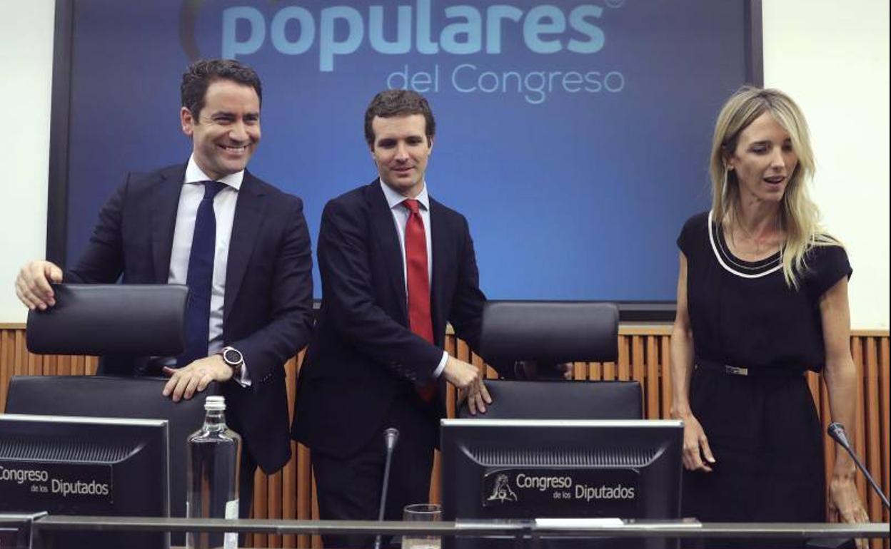 Teodoro García-Egea, Pablo Casado y Cayetana Álvarez de Toledo.