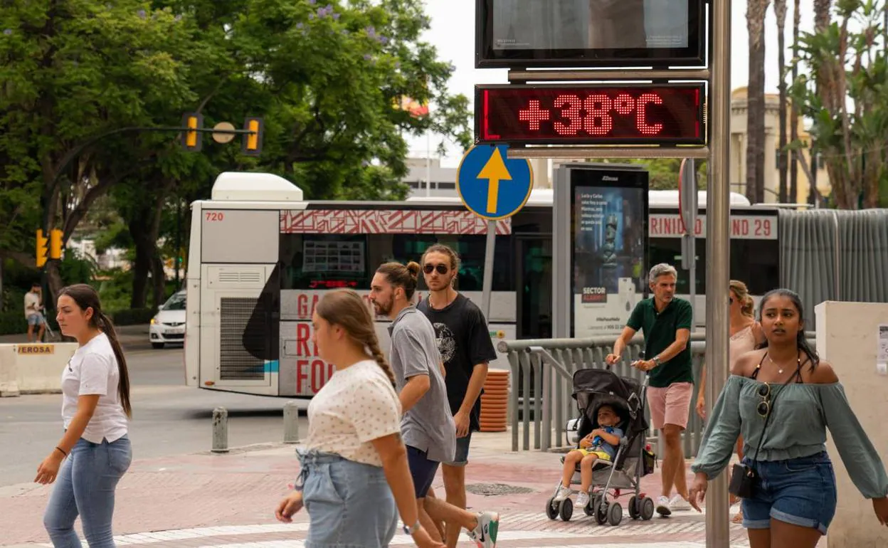 Meteorología eleva a naranja el aviso por calor en Málaga este domingo