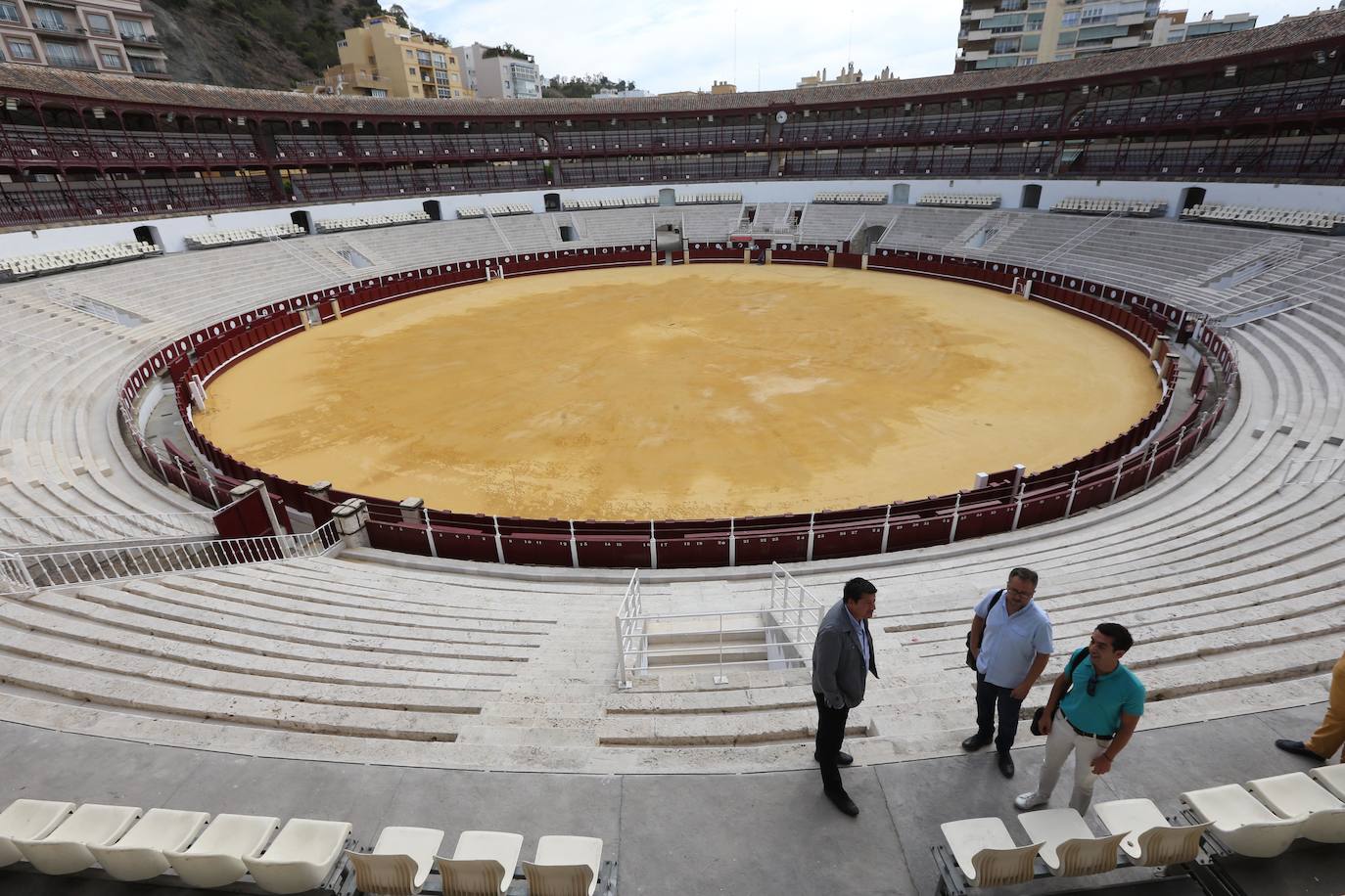 Los malagueños podrán contemplar y disfrutar desde este miércoles la nueva imagen de la plaza de toros de La Malagueta tras el proceso de rehabilitación al que ha sido sometida en el último año por la propietaria de la plaza de toros de la capital, la Diputación de Málaga, y donde se han invertido cinco millones de euros. Una operación diseñada por los arquitectos Manuel Rodríguez, Borja Peñalosa y Rafael Salas 