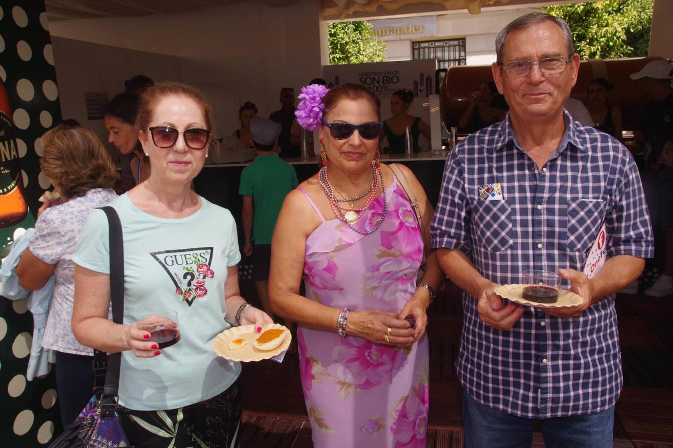 Encarna Fortes, Josefa Cortés y Rafael Gómez.