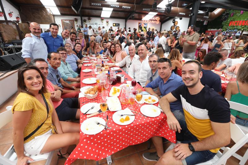 Las mejores imágenes de la jornada del viernes 16 de la Feria de Málaga. Ambiente de la primera noche en el Real