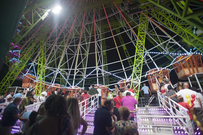Cortijo de Torres vive cada noche una fiesta continua en el que la tradición se une con los ritmos más modernos y donde las atracciones hacen las delicias de grandes y pequeños.