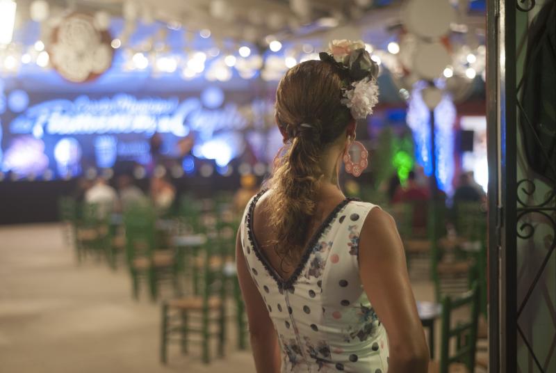 Cortijo de Torres vive cada noche una fiesta continua en el que la tradición se une con los ritmos más modernos y donde las atracciones hacen las delicias de grandes y pequeños.