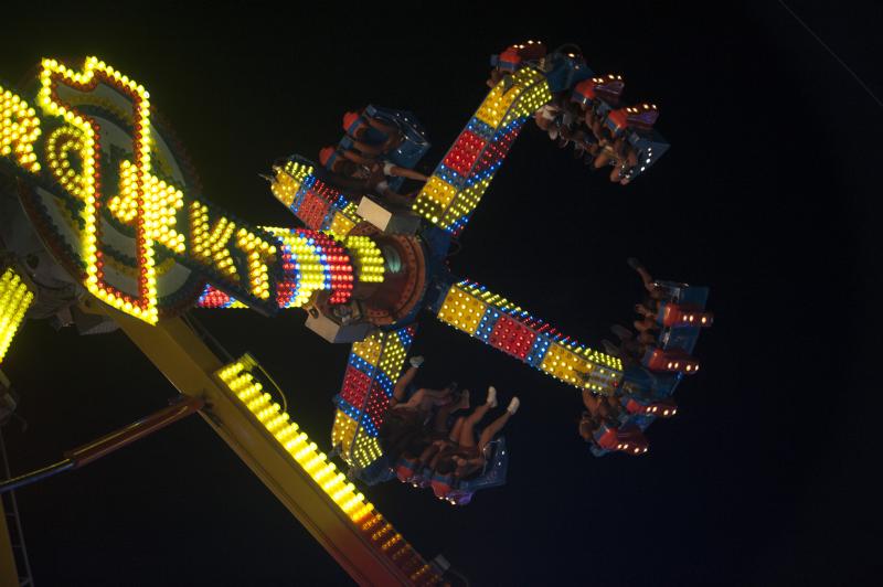 Cortijo de Torres vive cada noche una fiesta continua en el que la tradición se une con los ritmos más modernos y donde las atracciones hacen las delicias de grandes y pequeños.