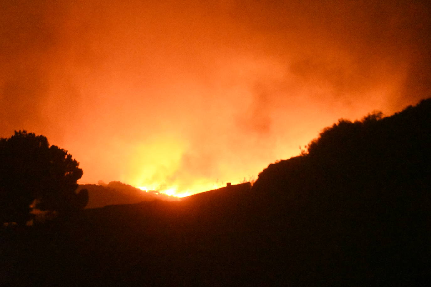 El fuego se originó en el paraje de Peñas Blancas. 